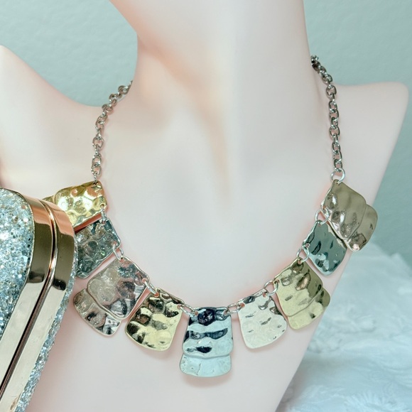 💕 Gold, Silver, and Bronze Hammered Necklace - Picture 4 of 7